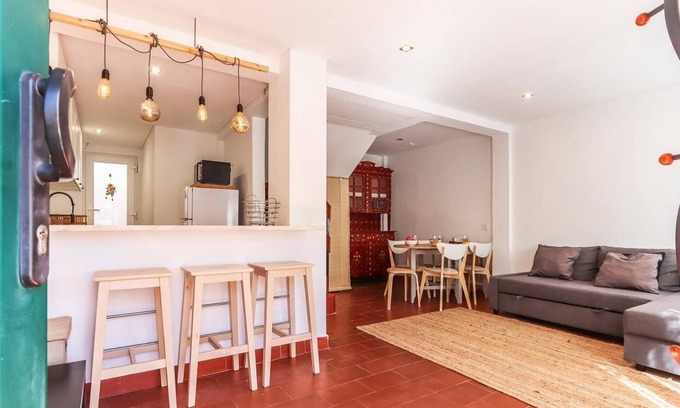 Costa de Caparica Cottage | Charming Vita Portucale: Costa Caparica Triplex with Terrace