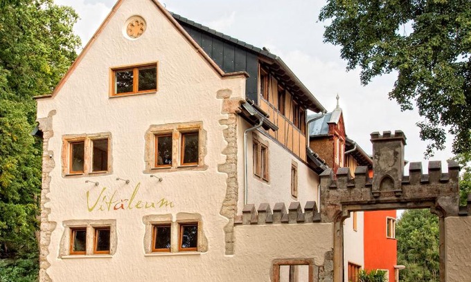 Hutten Hotel | Discover Vitaleum: Top-Rated Stay with Hot Tub & Breakfast