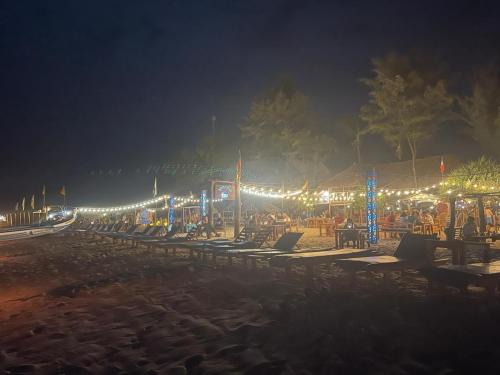 Uppuveli Bed & Breakfast | Relax at Vitamin Sea Beach Hostel with Oceanfront Views