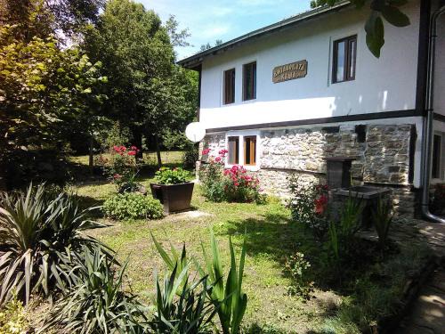 Gabrovo House | Vitanova Guest House: Pet-Friendly Oceanfront Retreat