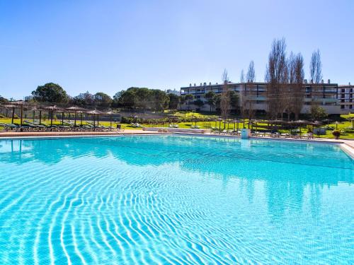 Telheiro Apartment | VitaSol Park: Family-Friendly Retreat with Pool & Pets Welcome