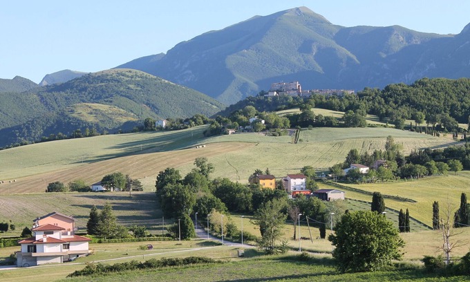 Frontone Apartment | Discover Viti Attic: Views of Frontone Castle Awaits
