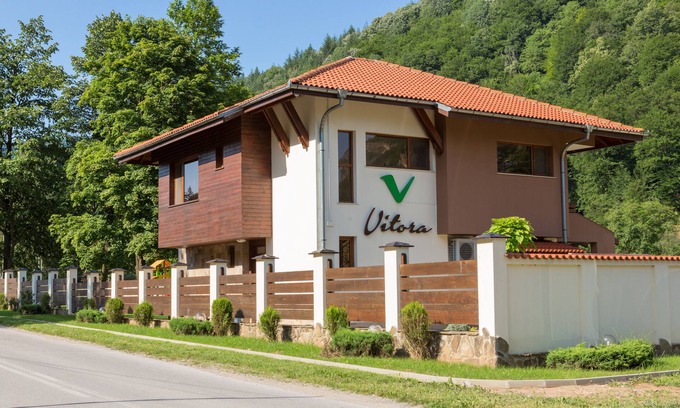 Ribaritsa House | Elegant Vitora Guest House with Breakfast & Kitchen Amenities