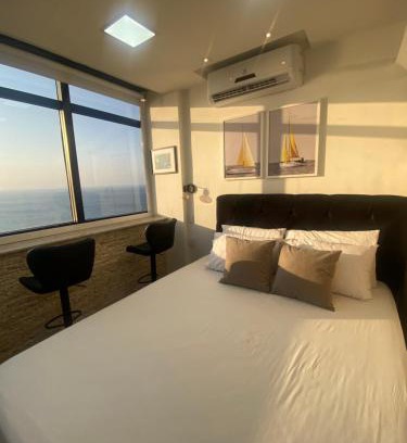 Vitoria Apartment | Oceanfront Vitoria Marina Flat with Pool & Hot Tub