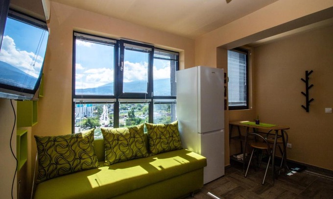Studentski Grad Apartment | Vitosha View Apartment: Family-Friendly Stay with Parking
