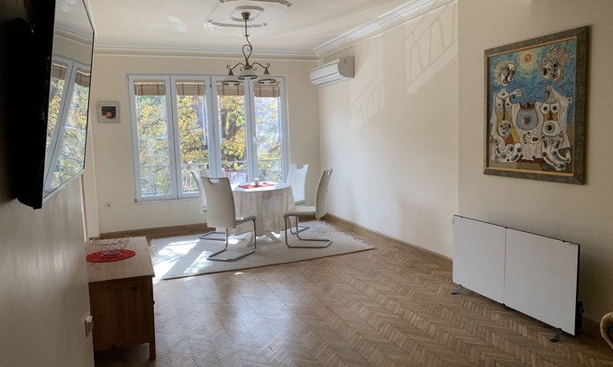 Sofia City Center Apartment | Elegant Vitoshka Apartment with Relaxing Spa Amenities
