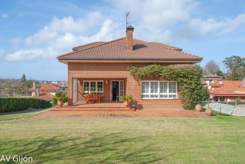 Distrito Rural Este House | Modern Vitriol Hotel in Gijón - Pet and Child Friendly