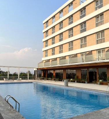 Gote Hotel | Elegant VITS-Satyajit in Karad: Pool, Spa & Family Fun