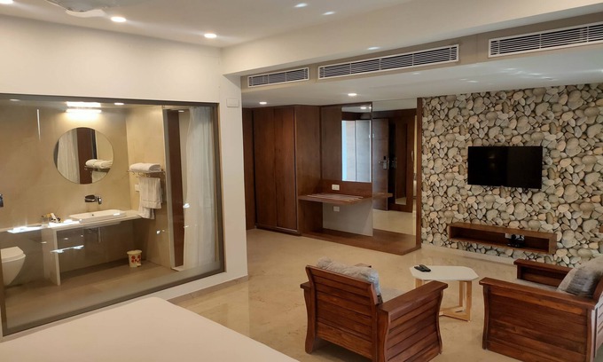 Somnath Hotel | Discover VITS The Somnath Gateway: Family-Friendly Retreat
