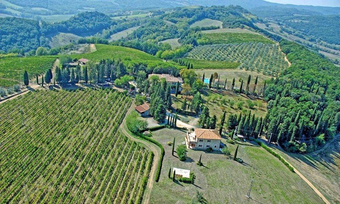 San Gimignano Apartment | Discover Vittoriana 3: Poolside Retreat in San Gimignano