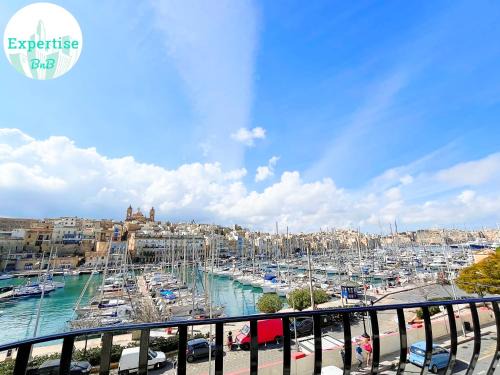 Birgu Apartment | Vittoriosa Seafront Apartment with Child-Friendly Amenities