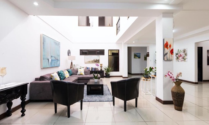 Pavas House | Budget-Friendly Viva Guest House with Breakfast & Family Amenities