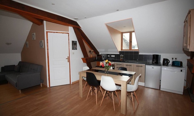 La Fere Apartment | Viva La Vida: Family-Friendly 3-Bedroom Apartment Awaits