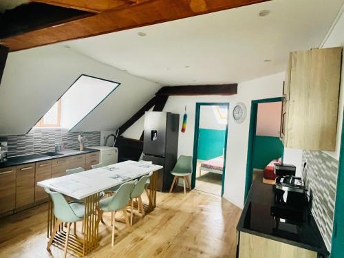 La Fere Apartment | VIVA LA VIDA: Family & Pet Friendly Hotel with Great Reviews