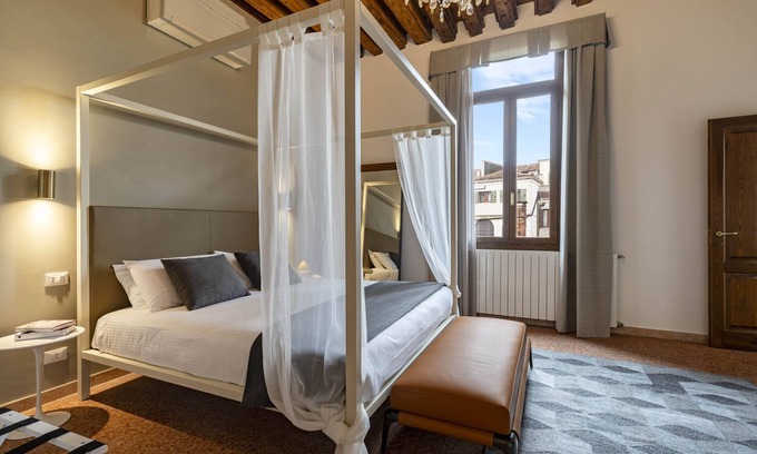 Carbonara Bed & Breakfast | Vivaldi Suites: Relax and Recharge in Comfort