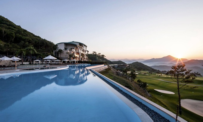 Seo Resort | Explore Vivaldi Park: 4-Star Hotel with Pool & Spa