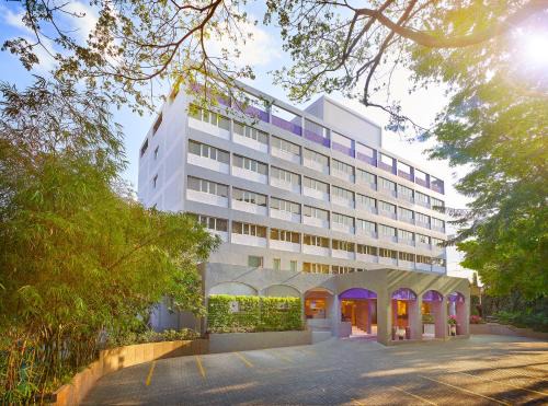 Bangalore City Center Hotel | Discover Vivanta Bengaluru Residency Road: Pet-Friendly Haven