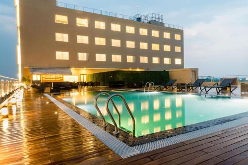 Bharatpur Hotel | Experience Vivanta Chitwan Bharatpur: 4-Star Oasis with Pool