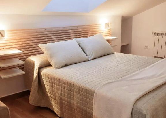 Old Town Baeza Apartment | Explore Hornazo: Pet-Friendly Haven with 9/10 Guest Rating