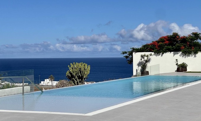 Agaete Apartment | Roca Paraiso: Infinity Pool and Breathtaking Agaete Views