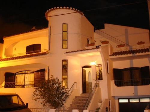 Portimao House | Family-Friendly Stay at Vivenda Bemposta - Rated 8.3/10!