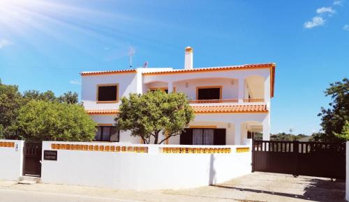 Sargacal House | Discover Vivenda Ribeiro: Oceanfront Bliss Awaits You