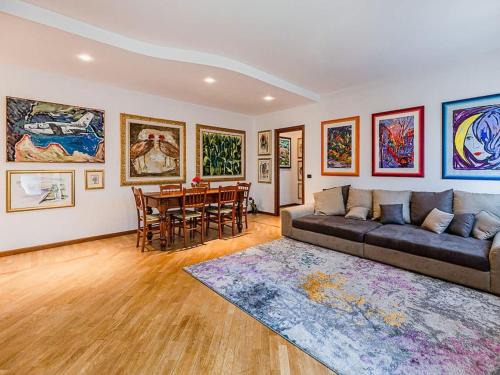 Povegliano Veronese Apartment | Artful Retreat at Vivere in Arte Near the Airport