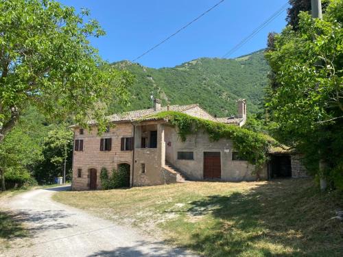 Sigillo House | Discover Casale nella campagna umbra: Pet-Friendly Retreat