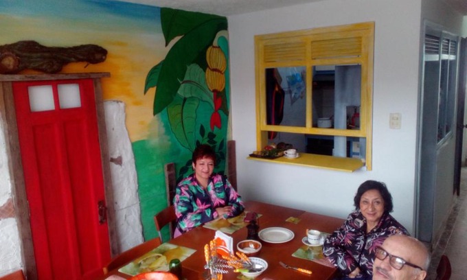 Fontibon House | Vivero by Yatsar: Family-Friendly Retreat with Hot Tub