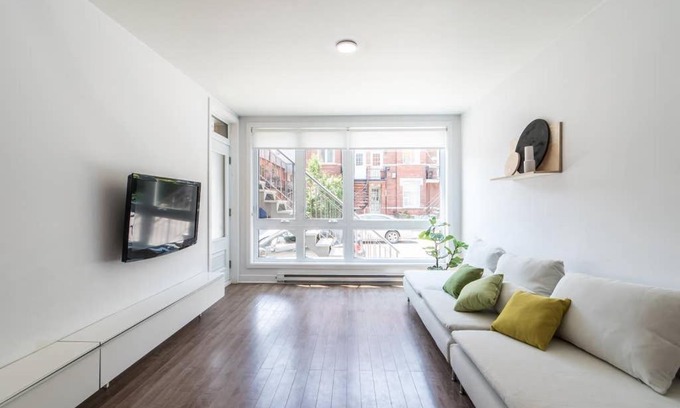 Plateau Mont Royal Apartment | Experience the Heart of Montréal in Family-Friendly Comfort