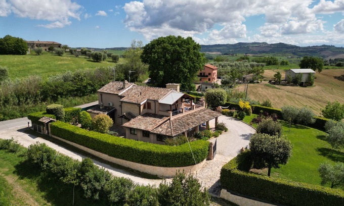 Fermo Villa | Vivi l'esperienza in una villa esclusiva with WiFi, AC