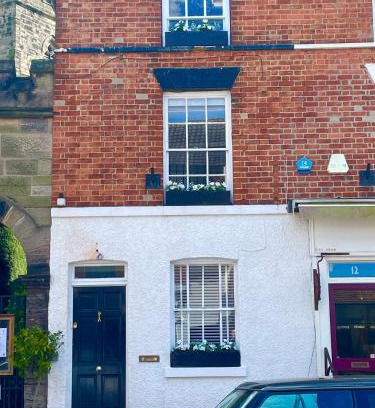 Castle Donington Apartment | Discover Vivians Rooftop Apartments: Family-Friendly Stays