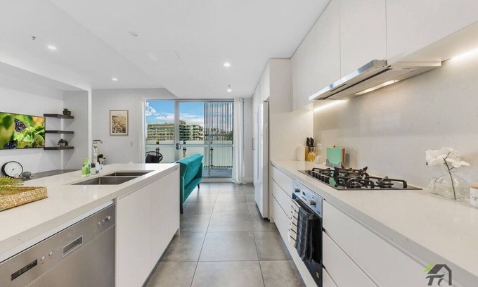 Mascot Apartment | Vivid Condo in mascot 2B1B