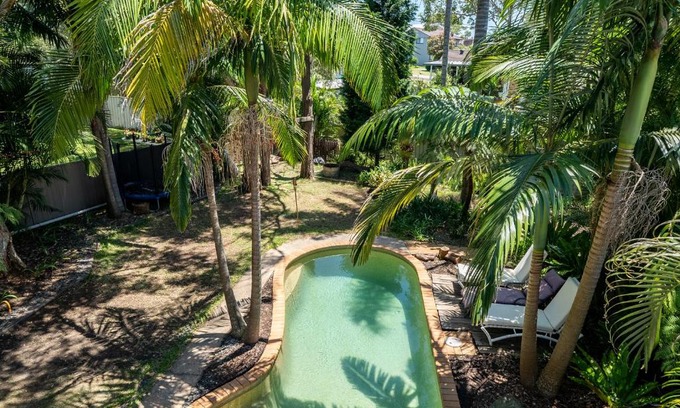 Gwandalan House | VIVID - Oceanfront House with Heated Pool & EV Station