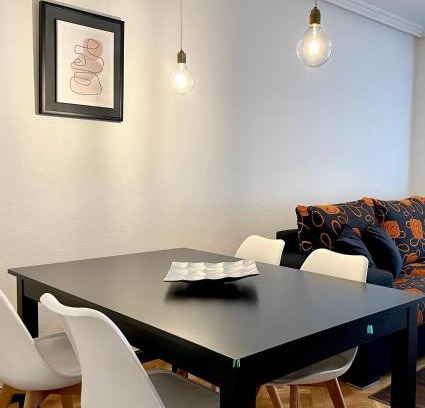 Salesas Apartment | Family-Friendly Vivienda with Parking in Van Dyck Area