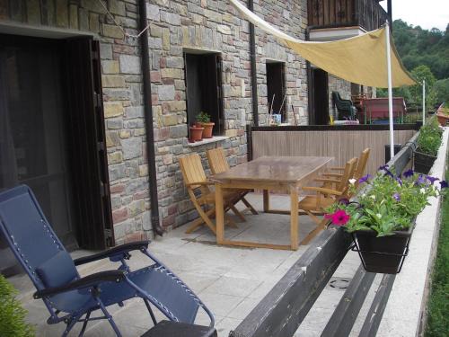 Sesue Apartment | Discover Vivienda Isabel: Pet-Friendly Oasis with Spa