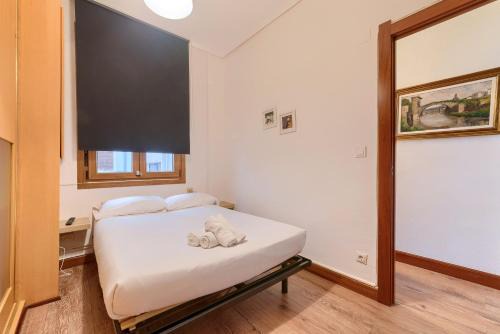 Santutxu Apartment | Relax at Refugio Azkue: Pet & Child-Friendly Retreat
