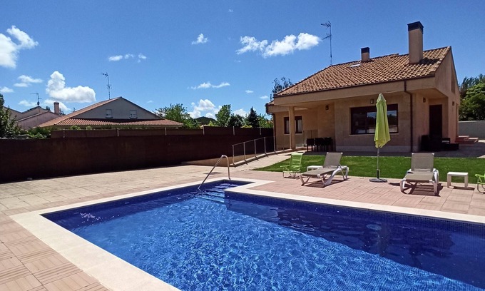 Villamayor House | Family Oasis with Pool and Garden, 10 Minutes from Salamanca