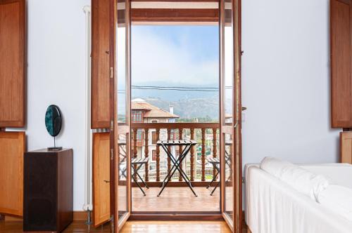 Llanes Ski Chalet | Discover Vivienda Vacacional Leo with Ocean Views & Pet Friendly
