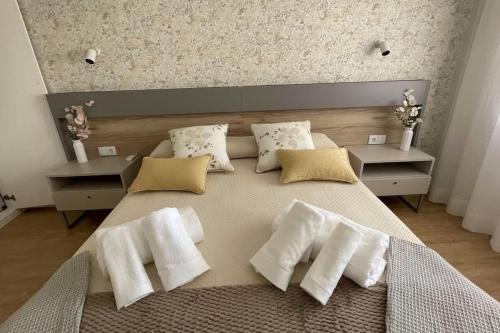 La Guardia Apartment | Guest Rated 10/10: Vivienda Vista Mayor with Family-Friendly Perks