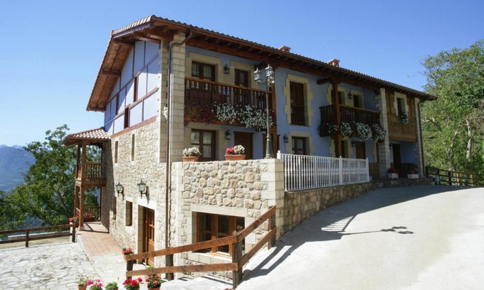 Cahecho House | Pet-Friendly Viviendas Rurales Peña Sagra with Pool & Hot Tub