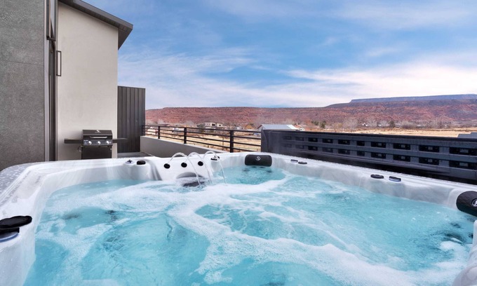 Moab South Valley Condo | Relaxing Vizcaya #4: Moab's Premier Hot Tub Retreat