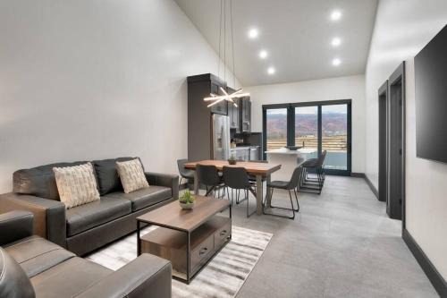 Moab South Valley Apartment | Experience Vizcaya #4: Moab's Newest Hot Tub Retreat