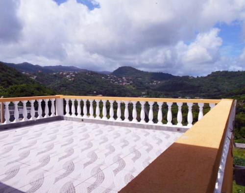 Calvigny Apartment | VJ's Guesthouse Mountain View: Pet-Friendly Retreat