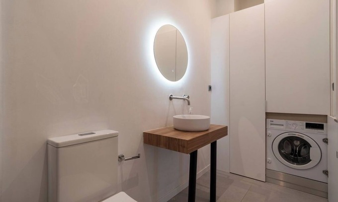 Aiora Apartment | Cozy Studio Steps from the Port with Spa and Breakfast