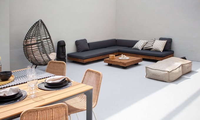 Camins al Grau Apartment | Stylish Three-Bedroom Apartment with Terrace and Spa