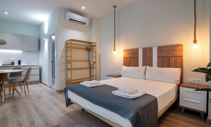 Montolivet Apartment | Modern Ruzafa Apartment: Perfect for Urban Getaways