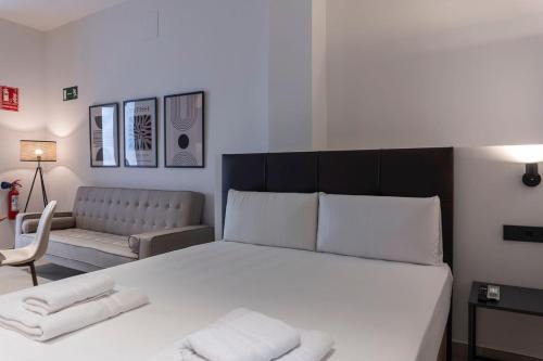 Montolivet Apartment | Family-Friendly VLC Host - Zapadores: A 4-Star Retreat