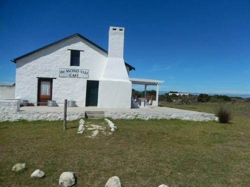 Cape Agulhas Apartment | Cozy Vlei Cafe Cottage at Vogelgezang Farm - Family Friendly