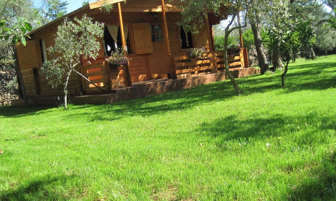 Capaci Ski Chalet | Cozy Villa by the Sea with Pool and 24-Hour Check-In